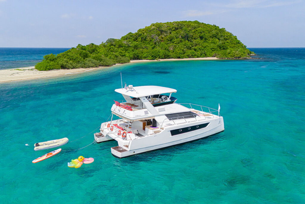 Gedo-Luxury-Catamaran-1